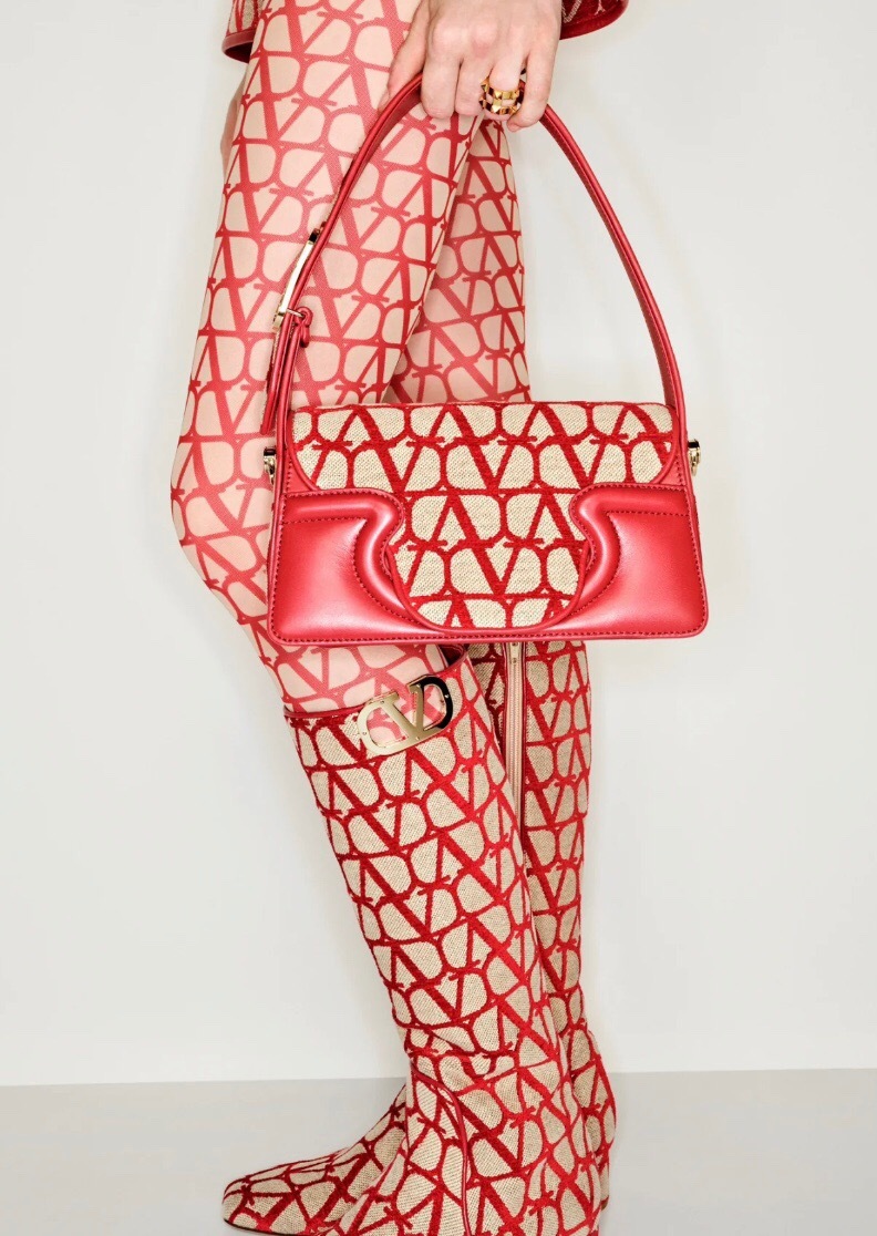 35EE8A9A-23AB-43B9-B58D-138BCA185694