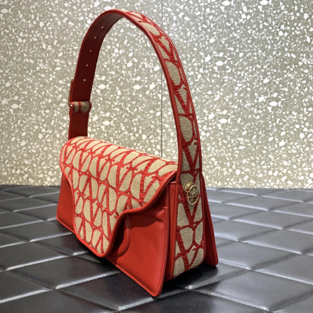 62049249-CE4E-4055-89FF-AC559131CE00