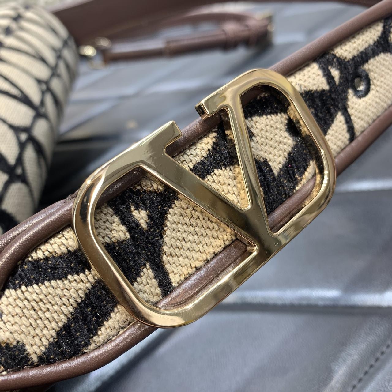 0ECC9EE0-9DFB-4430-8F8B-0529C06DA520