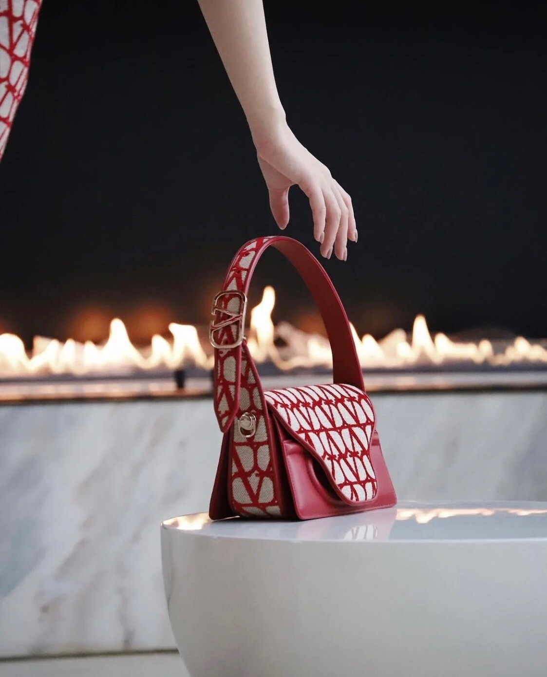 E5391E94-4BCA-409F-ADED-29DE771ABB05