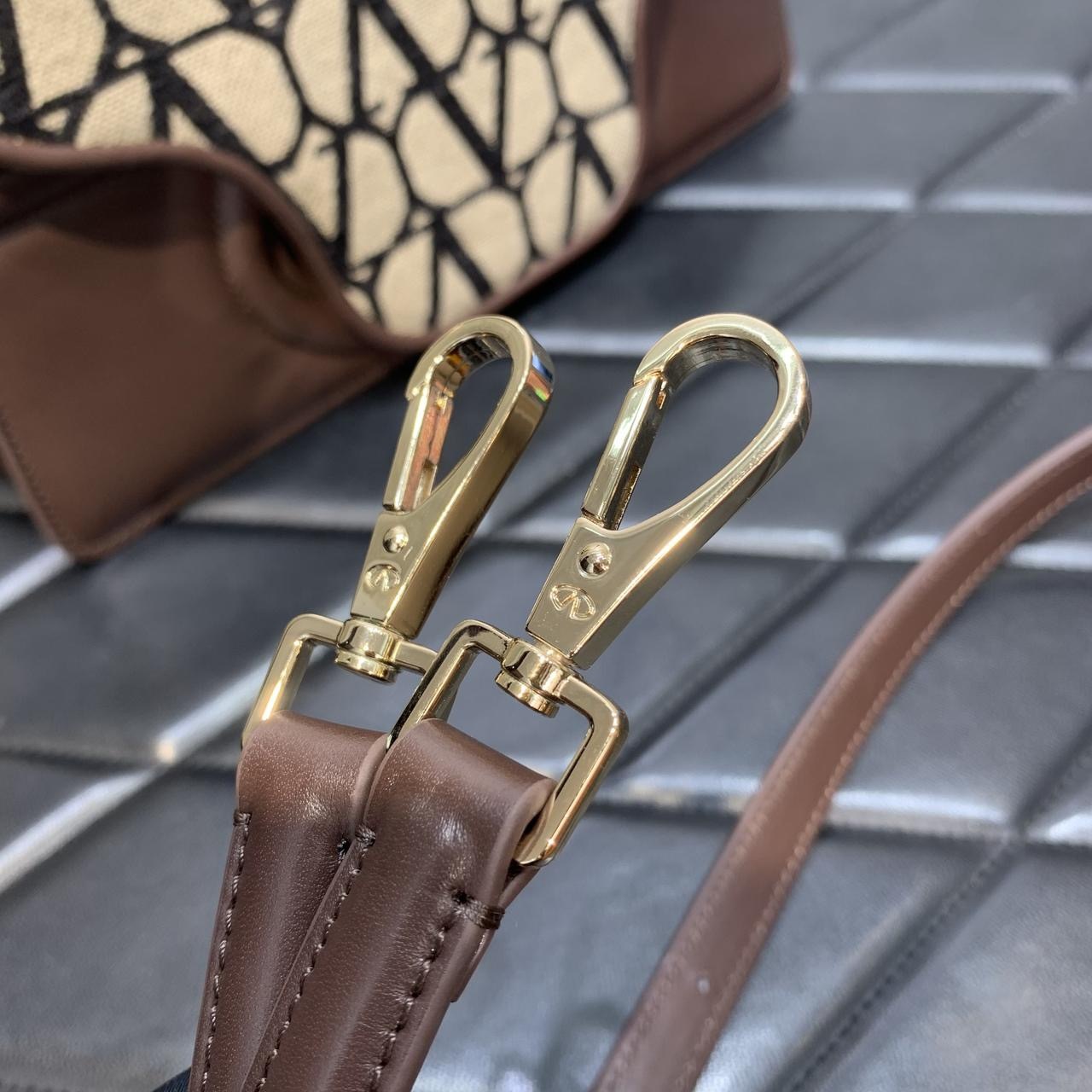 52DDC627-535F-42BF-A94C-37A30EF90C95