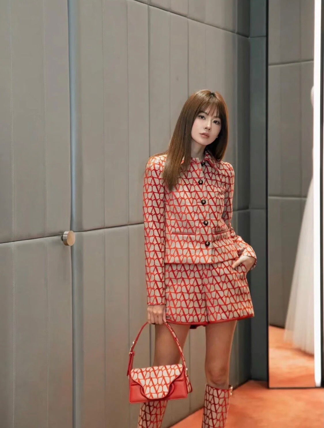 AC62DA21-34B2-474B-8829-33DF9110FEE2