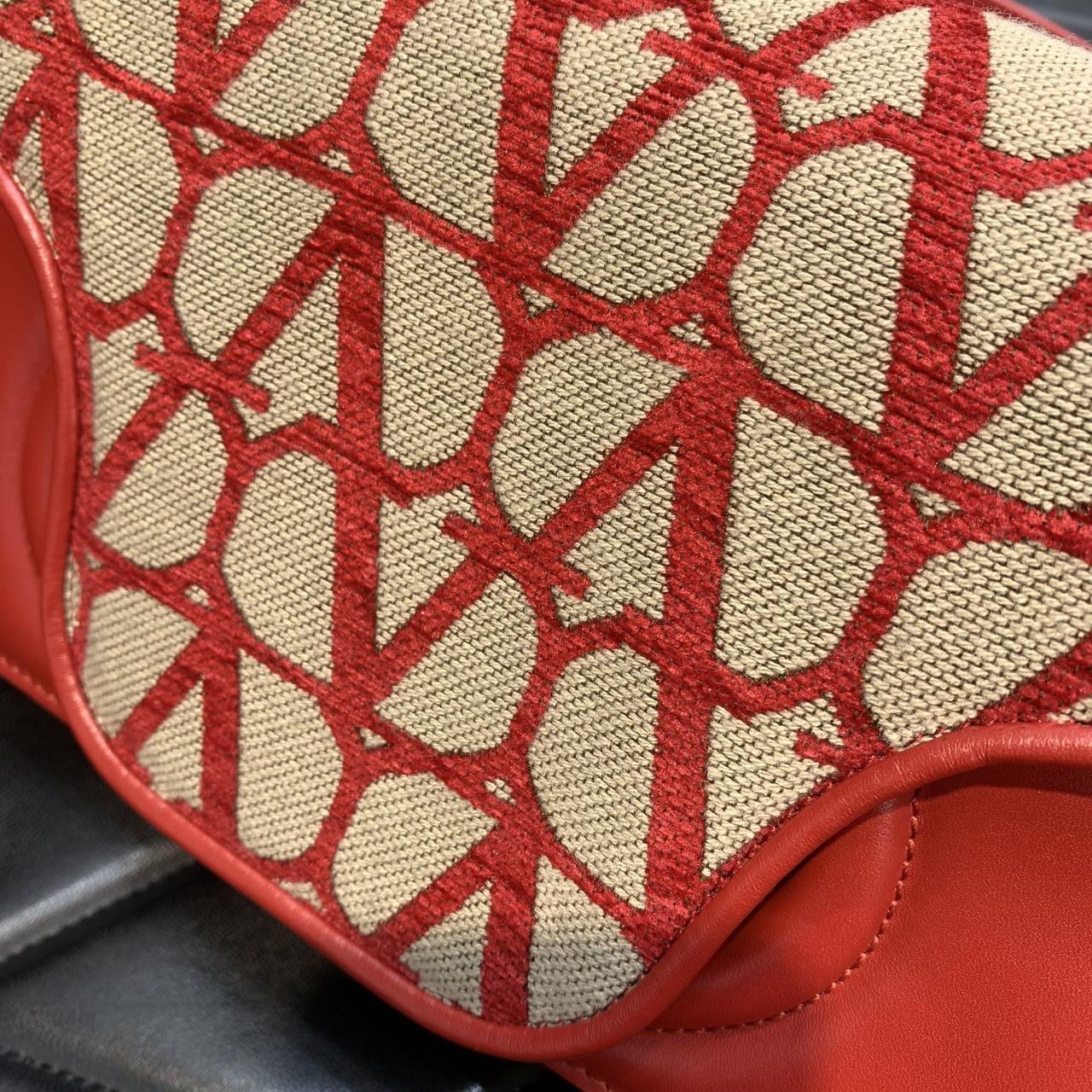 08F35CE1-5321-4D70-A44E-6F4FC1403A80