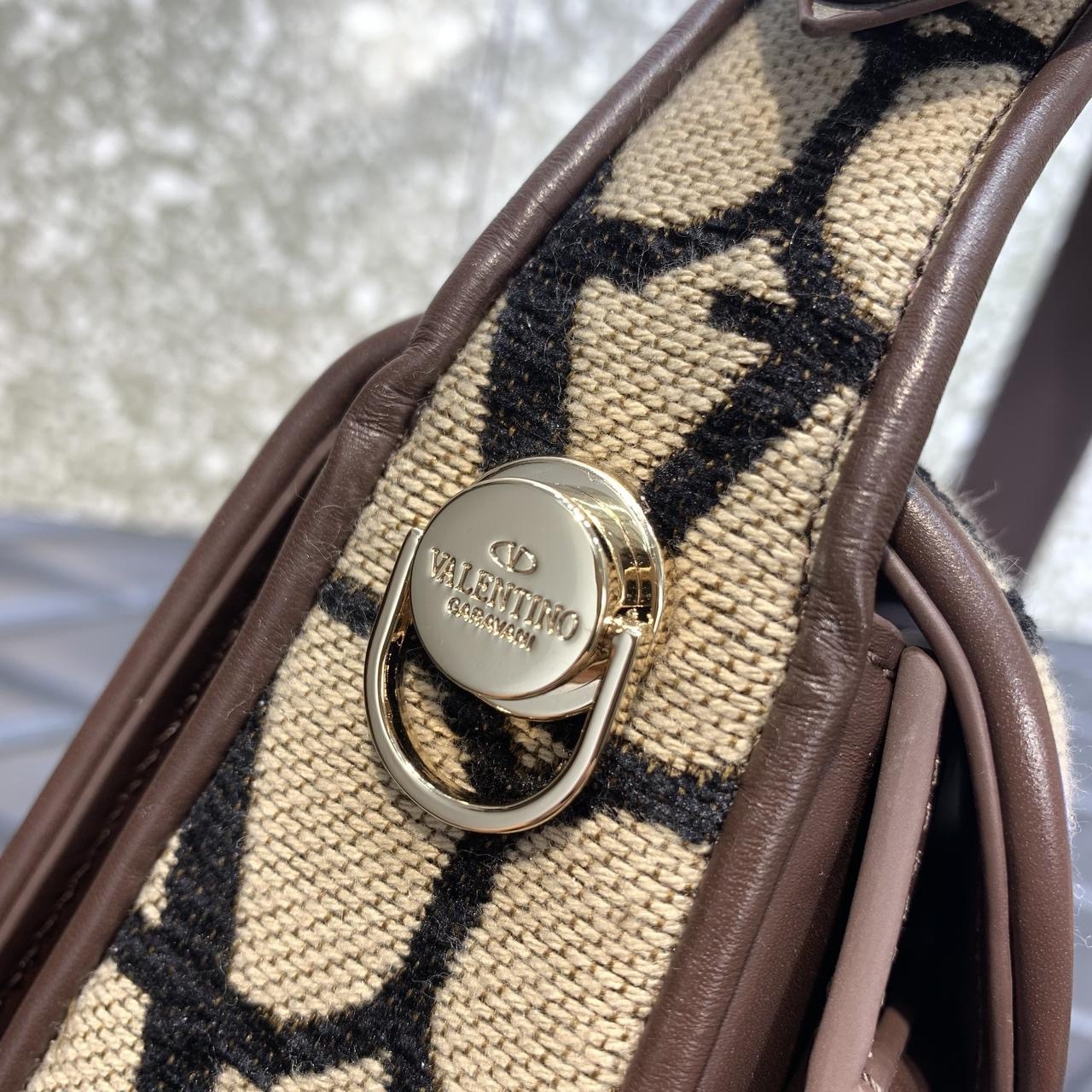 F52C2918-0A09-4317-9A32-11F531D9054F