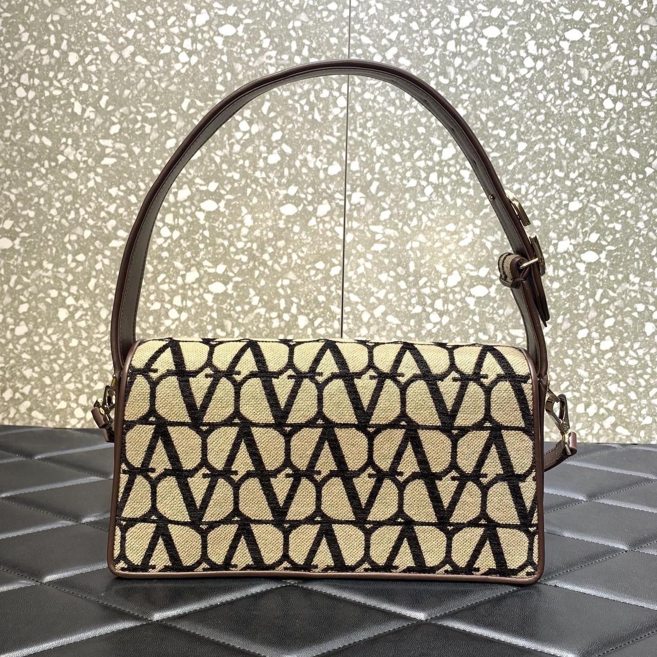 62A7A71A-AB30-471D-B698-83A008410798