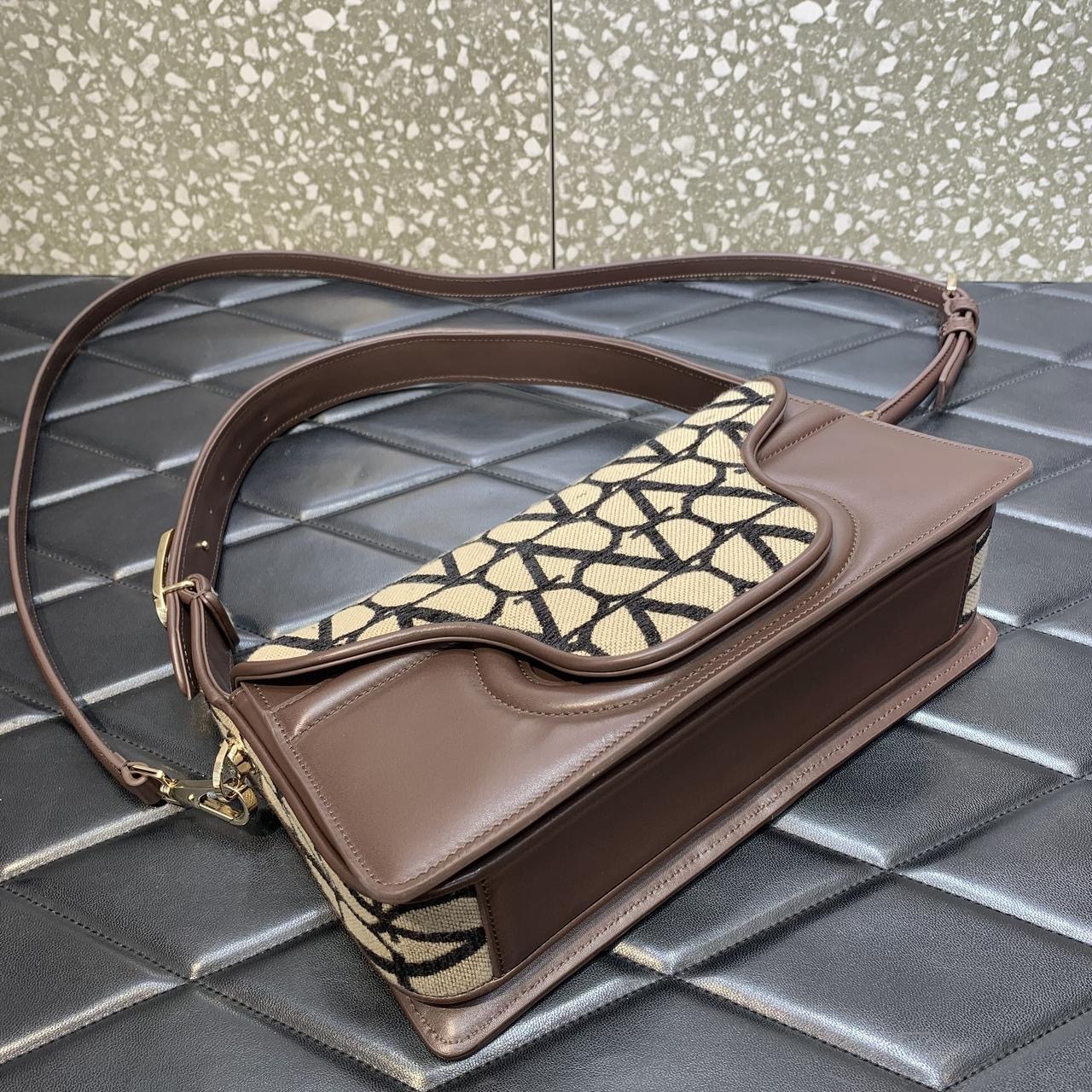 50FE69AF-D446-4866-BA9A-C05FA71C1469