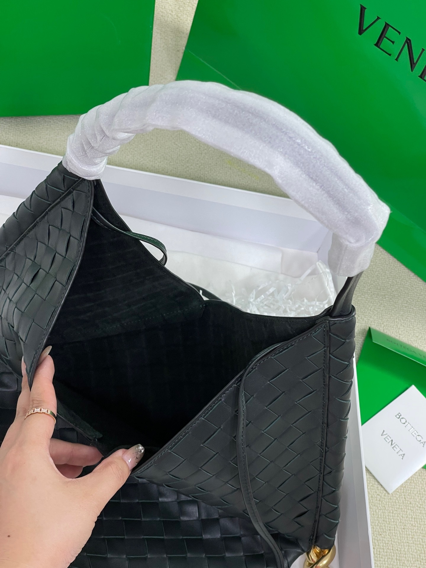 2F63782B-2108-49E7-A327-1FEBA95113E8