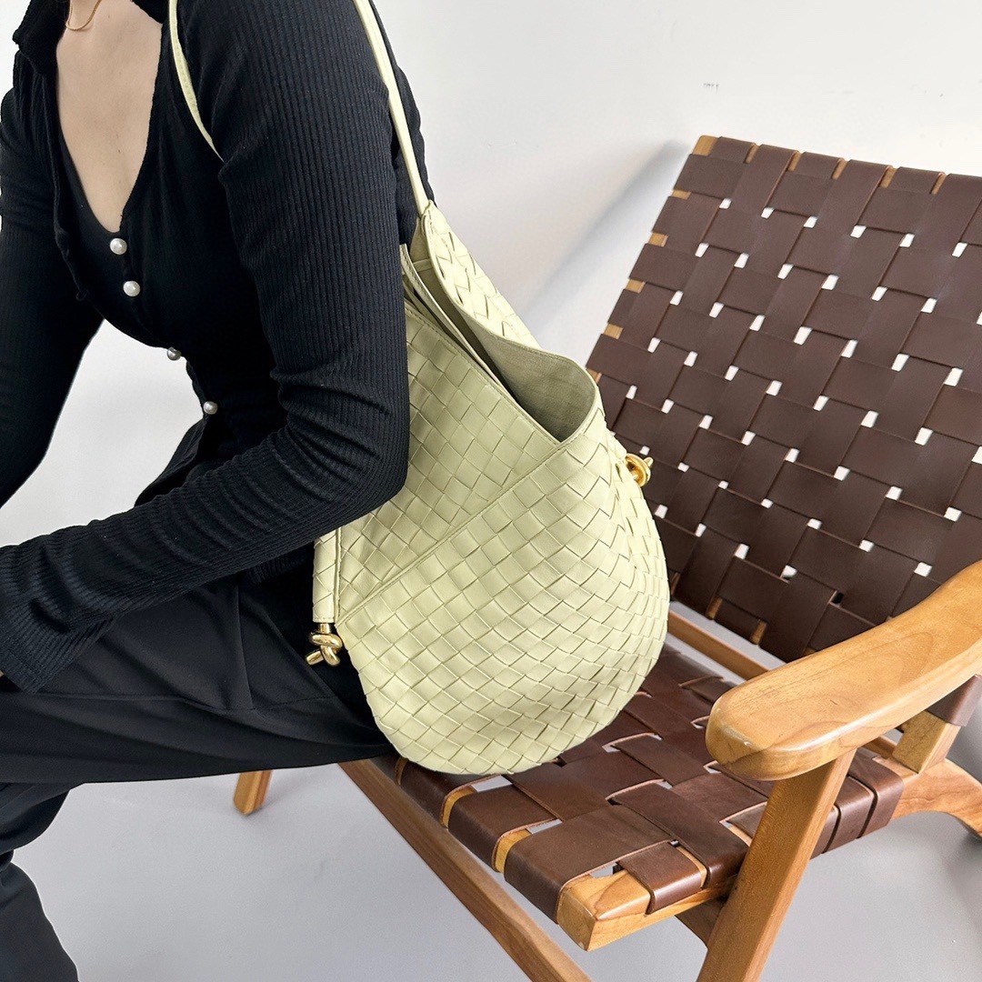 8153E5B3-7301-4931-A328-C867F1310E76