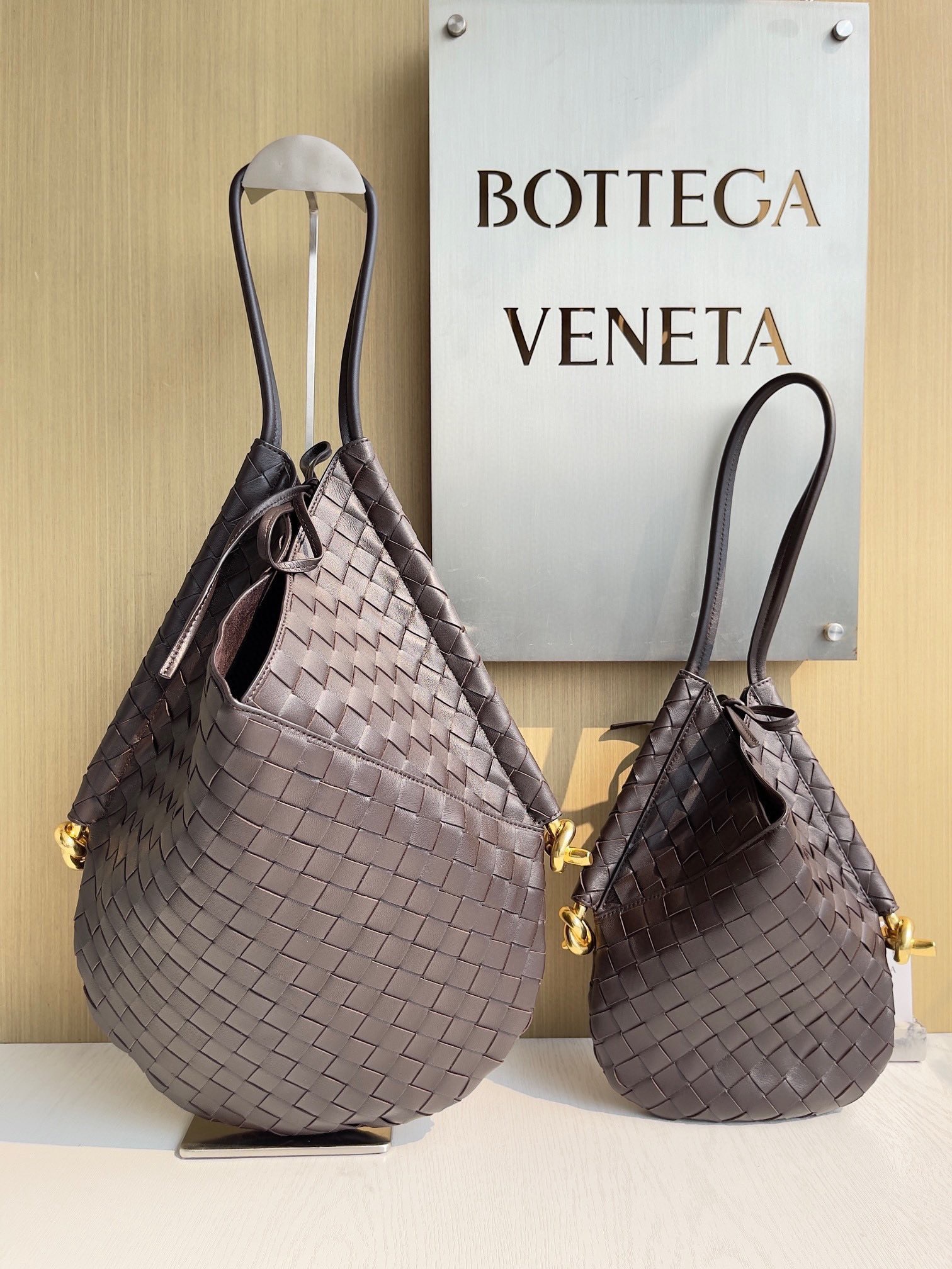 88294018-EEBA-4A29-A5A9-08D33229DC0E