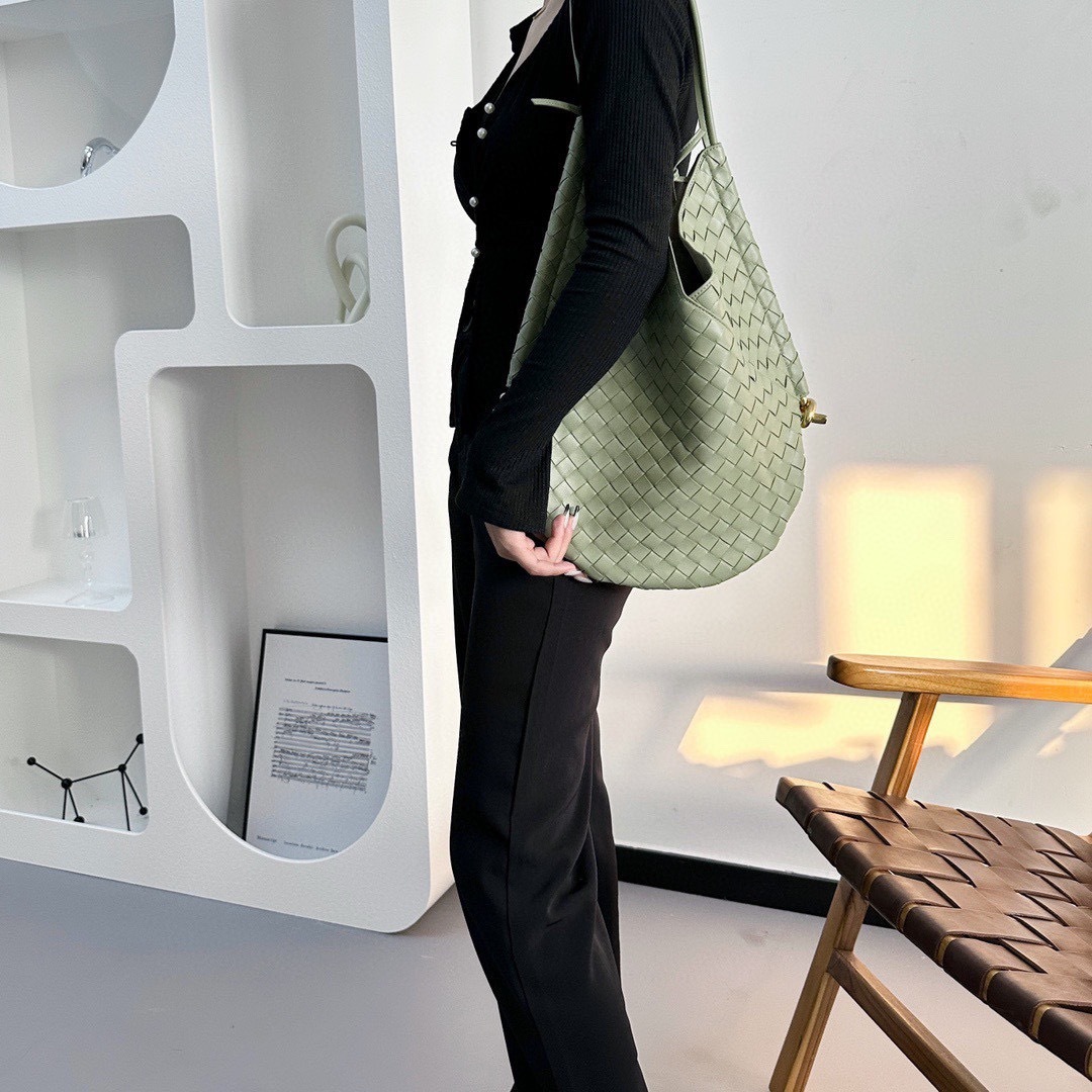 8739F971-06F4-4823-B9F7-765B88E150B6