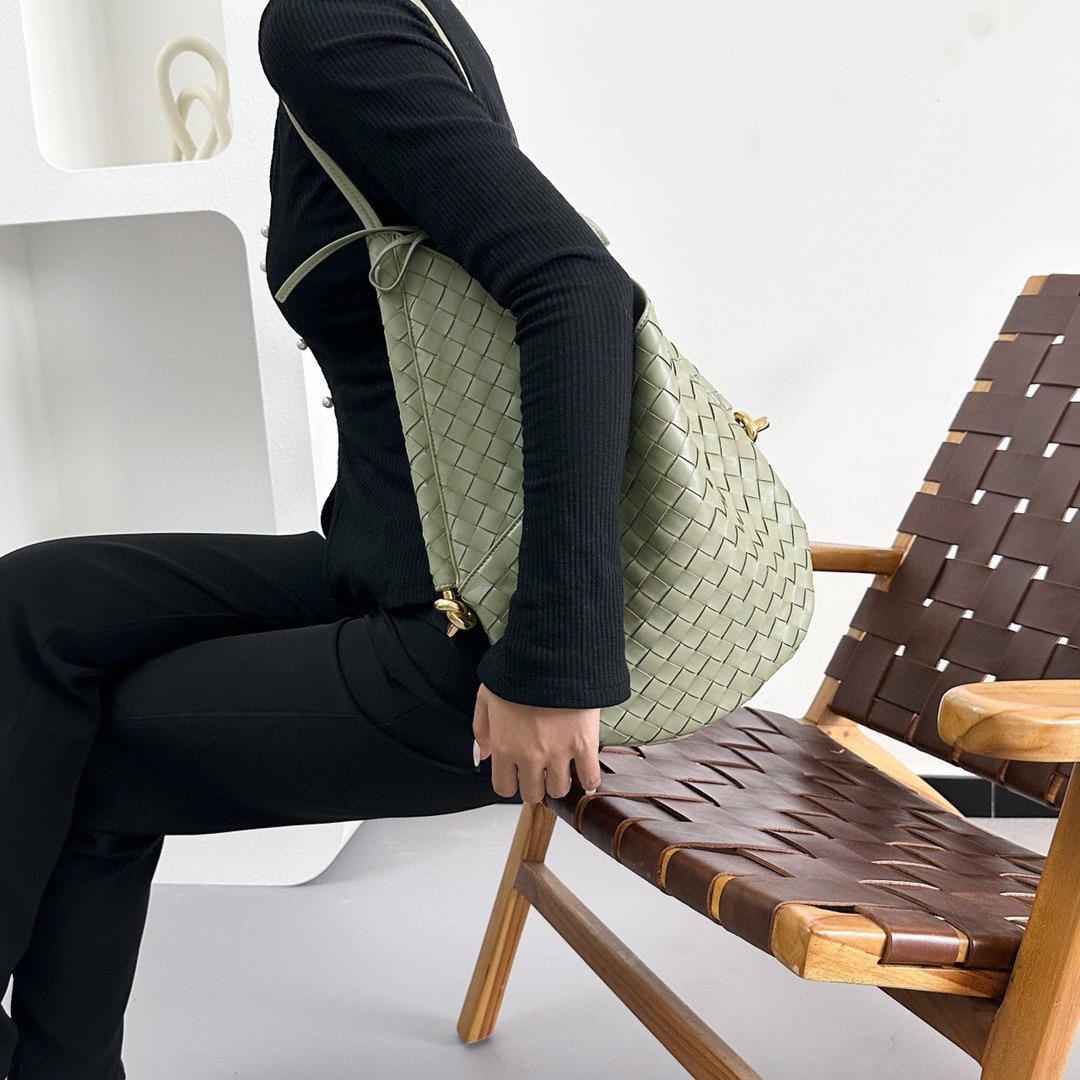 D659661F-F925-4BF6-93F8-400AFF51BFA5