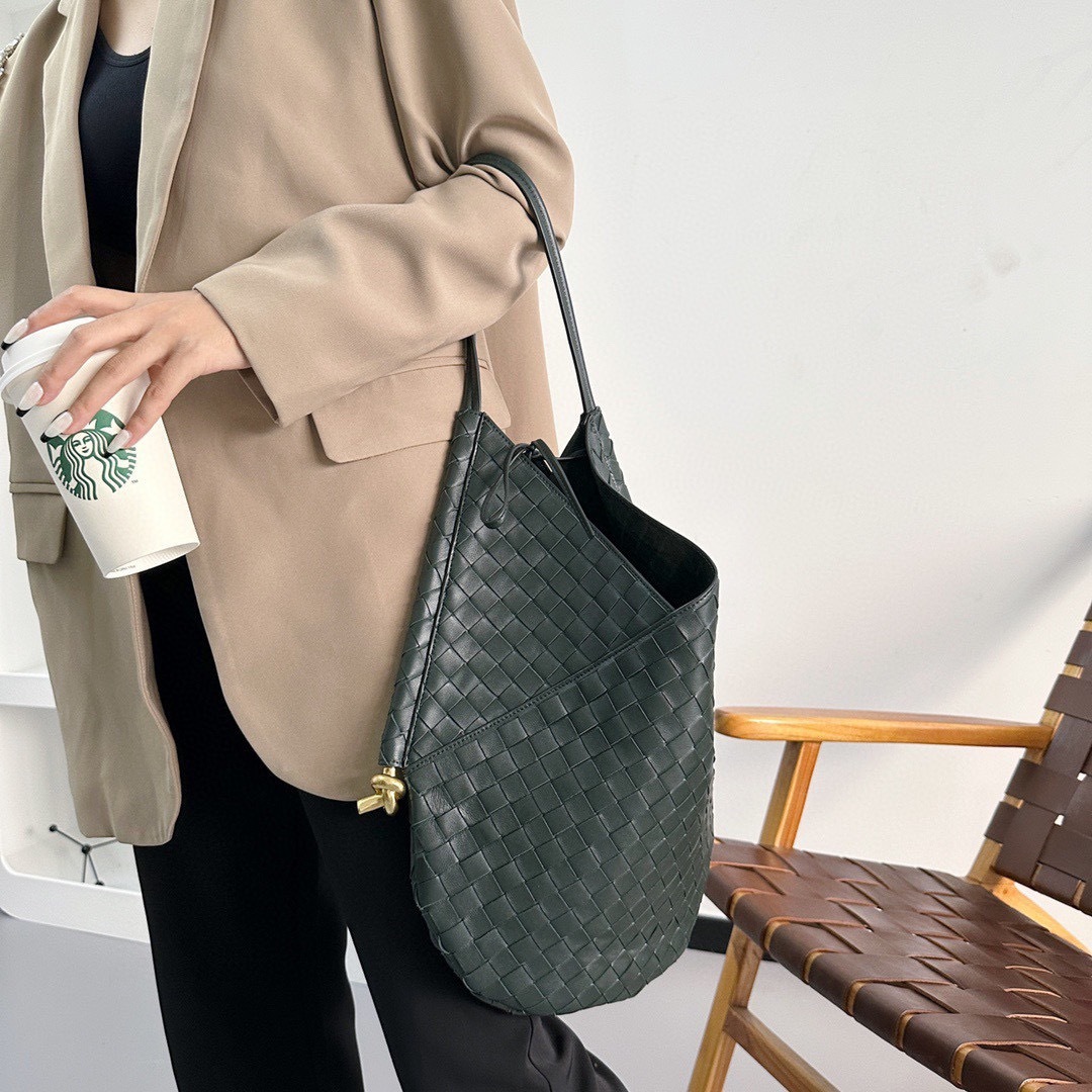 8C909D84-2778-43D6-9C39-05B2DE9499F4