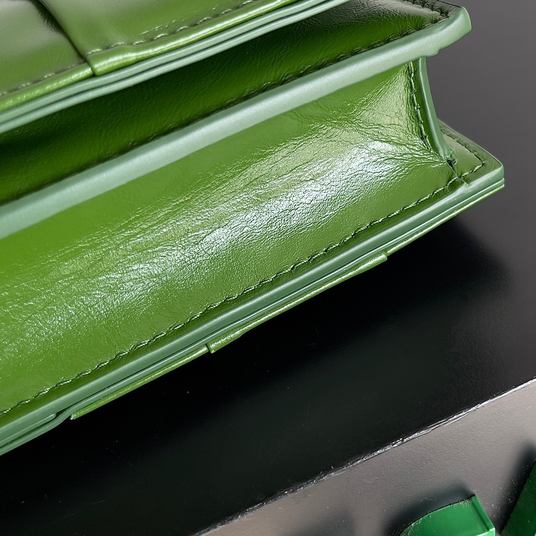 AB652FC3-680E-4DC1-BA64-5E9B3E01CC8E