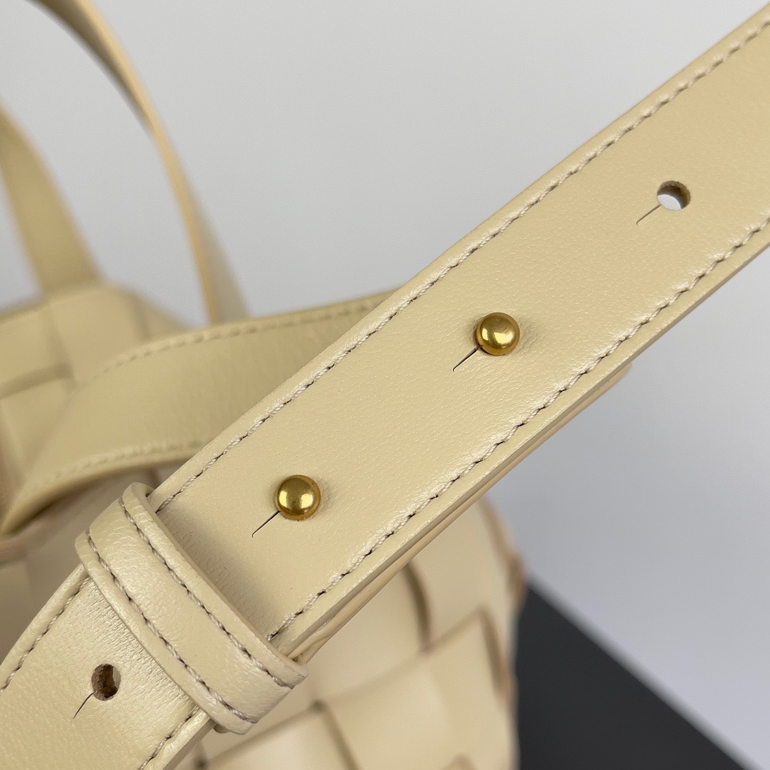 0A813A80-2618-4063-9F48-A09564CC6B7A