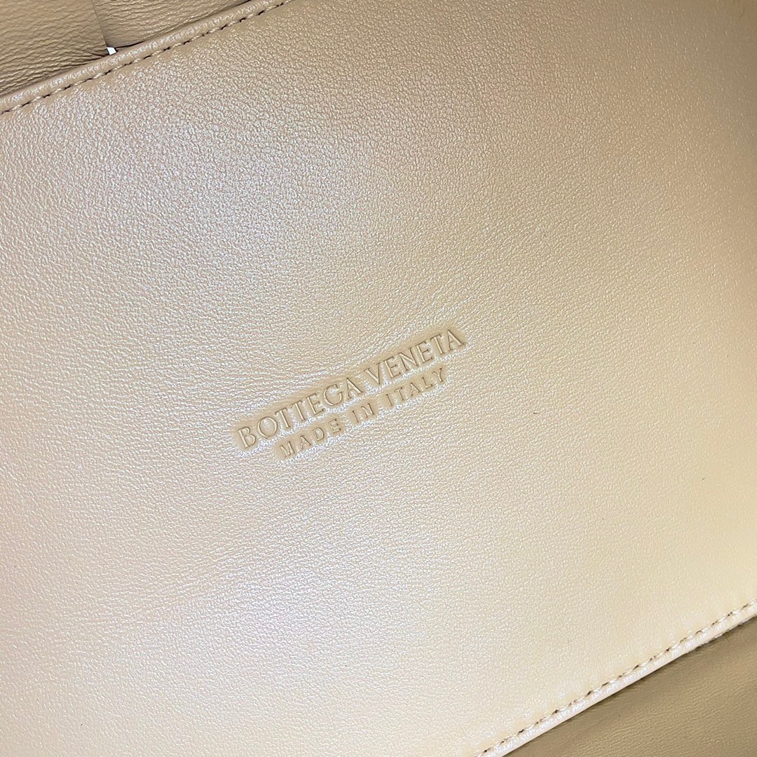 627C138F-CF6B-443F-B216-7B978C665C68