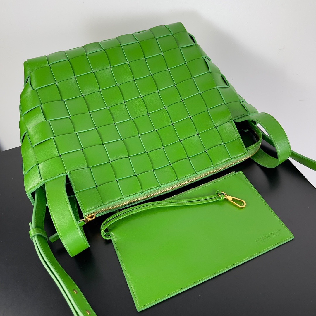 C3EE1804-6204-4FA7-B12A-0F24CC799B73