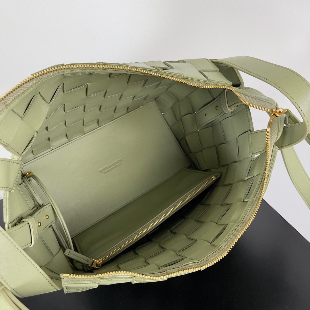 C40EC758-15F6-4C68-A903-8B2726A68332