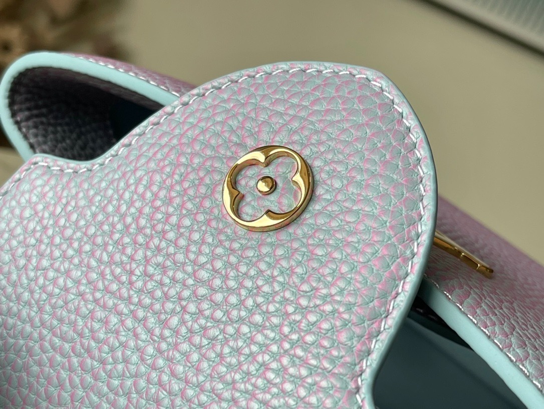 A9D99632-4570-4156-B511-DAD92477CE4D