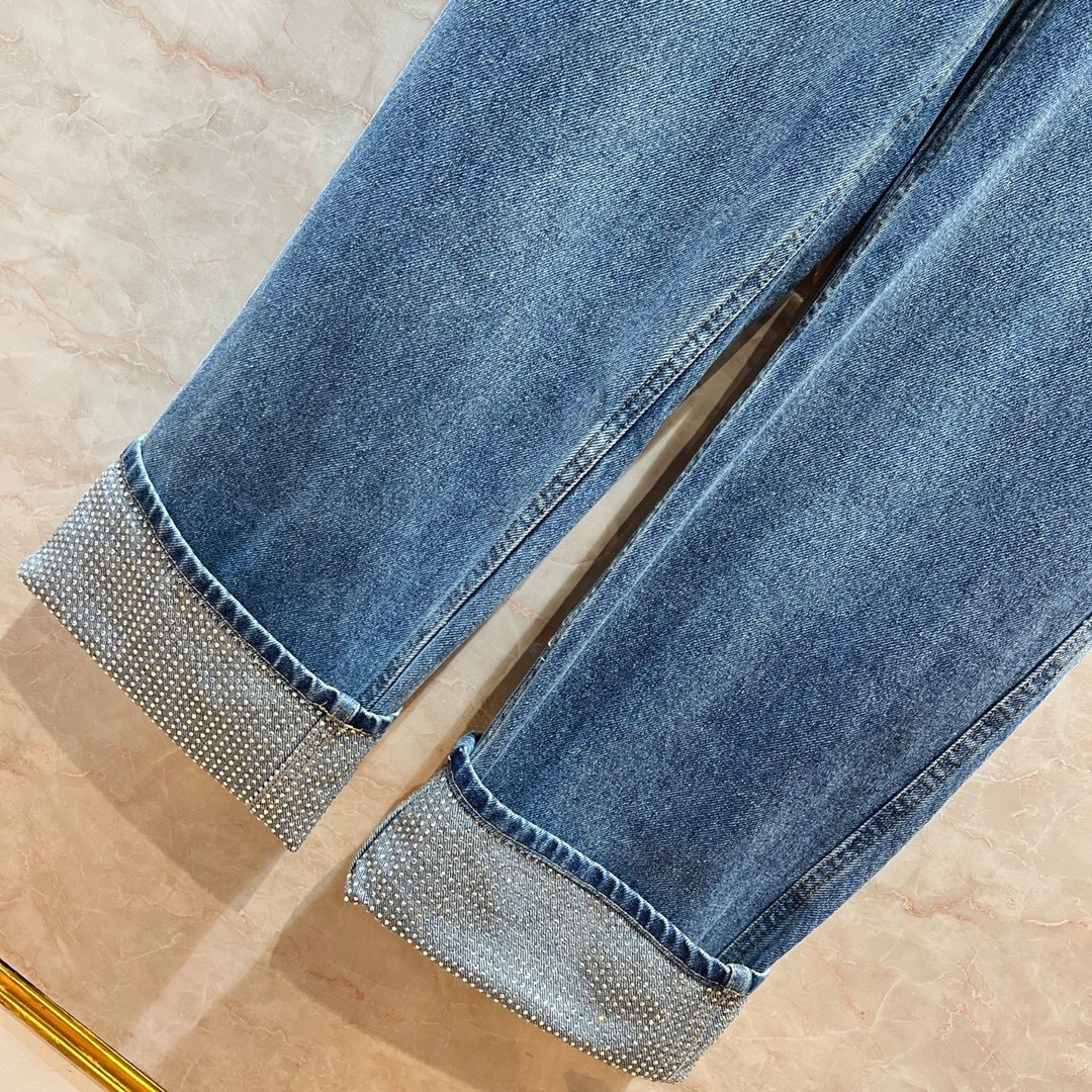 FCB2DDEA-6BD8-4F7A-85A8-7C808481BC47