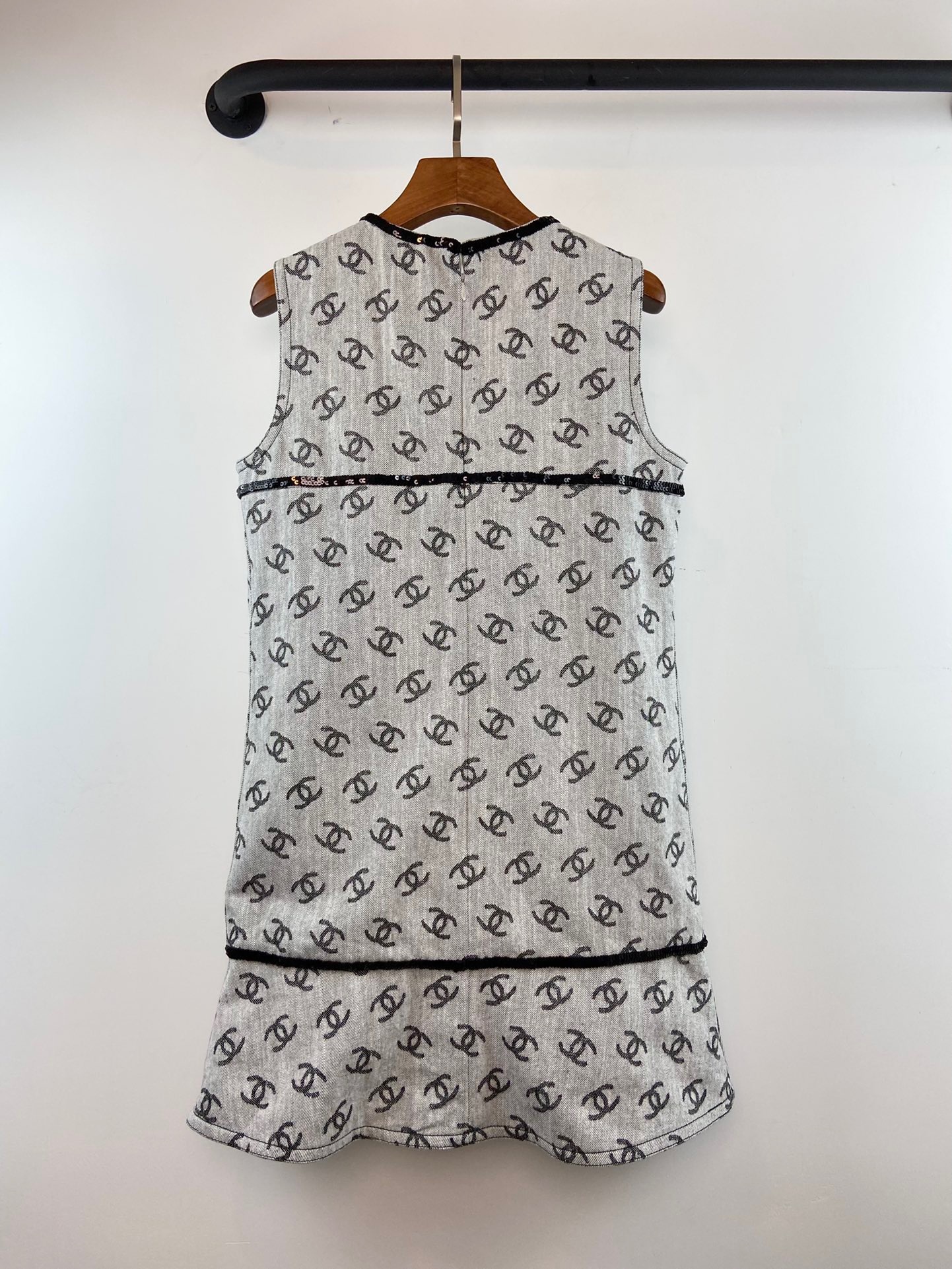 E5B7CFDA-D457-4313-9E37-FEF24D01CAAA