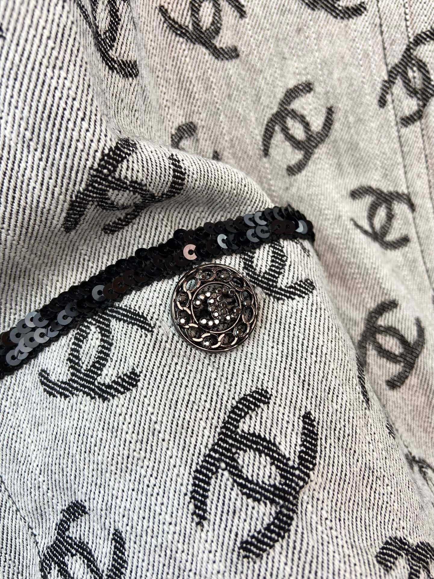 F553E6FC-2487-416E-ADD7-3760F77EDA79