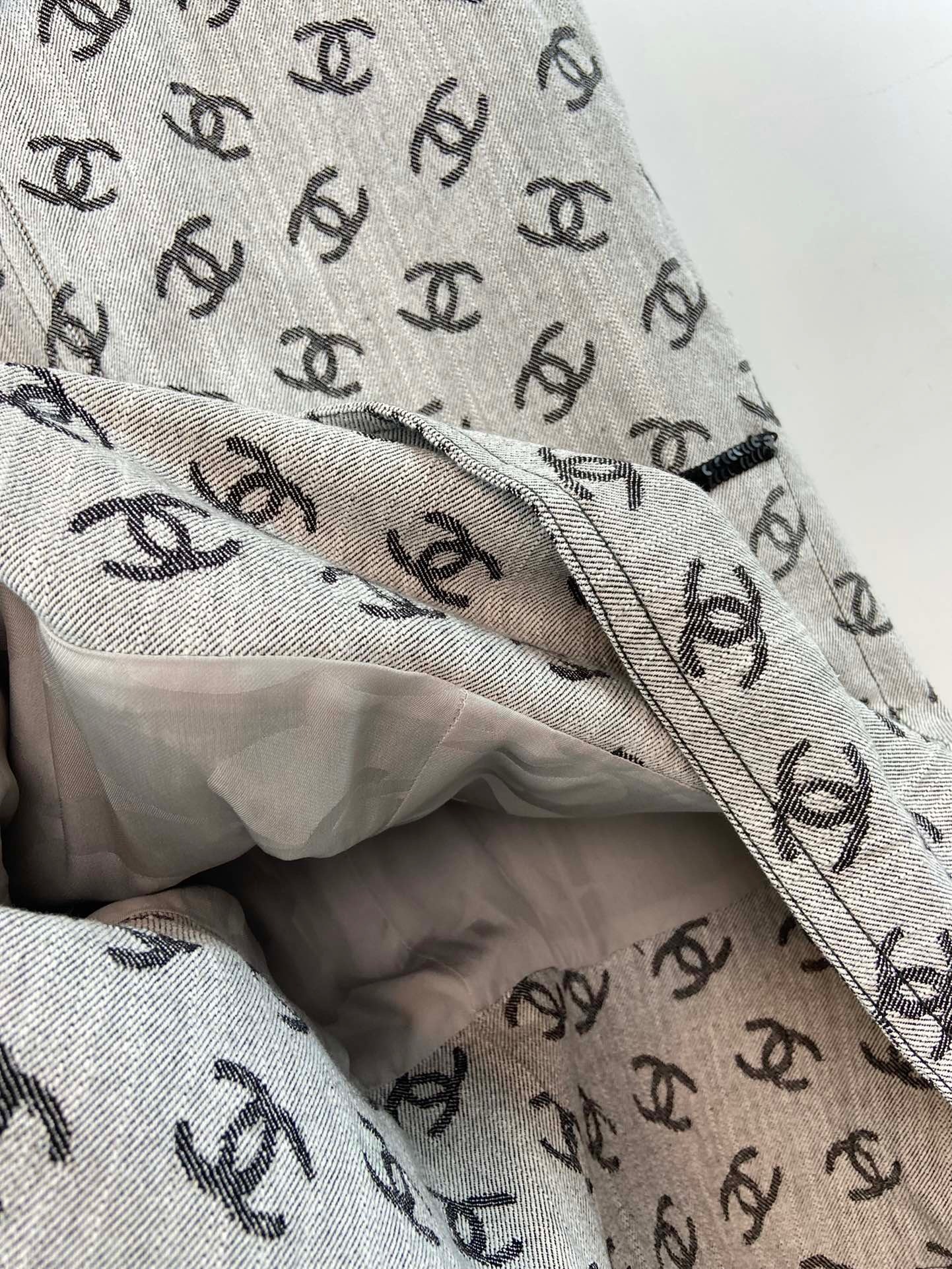 F3A9FD29-4B26-45C4-911E-9ED46F5B7FED