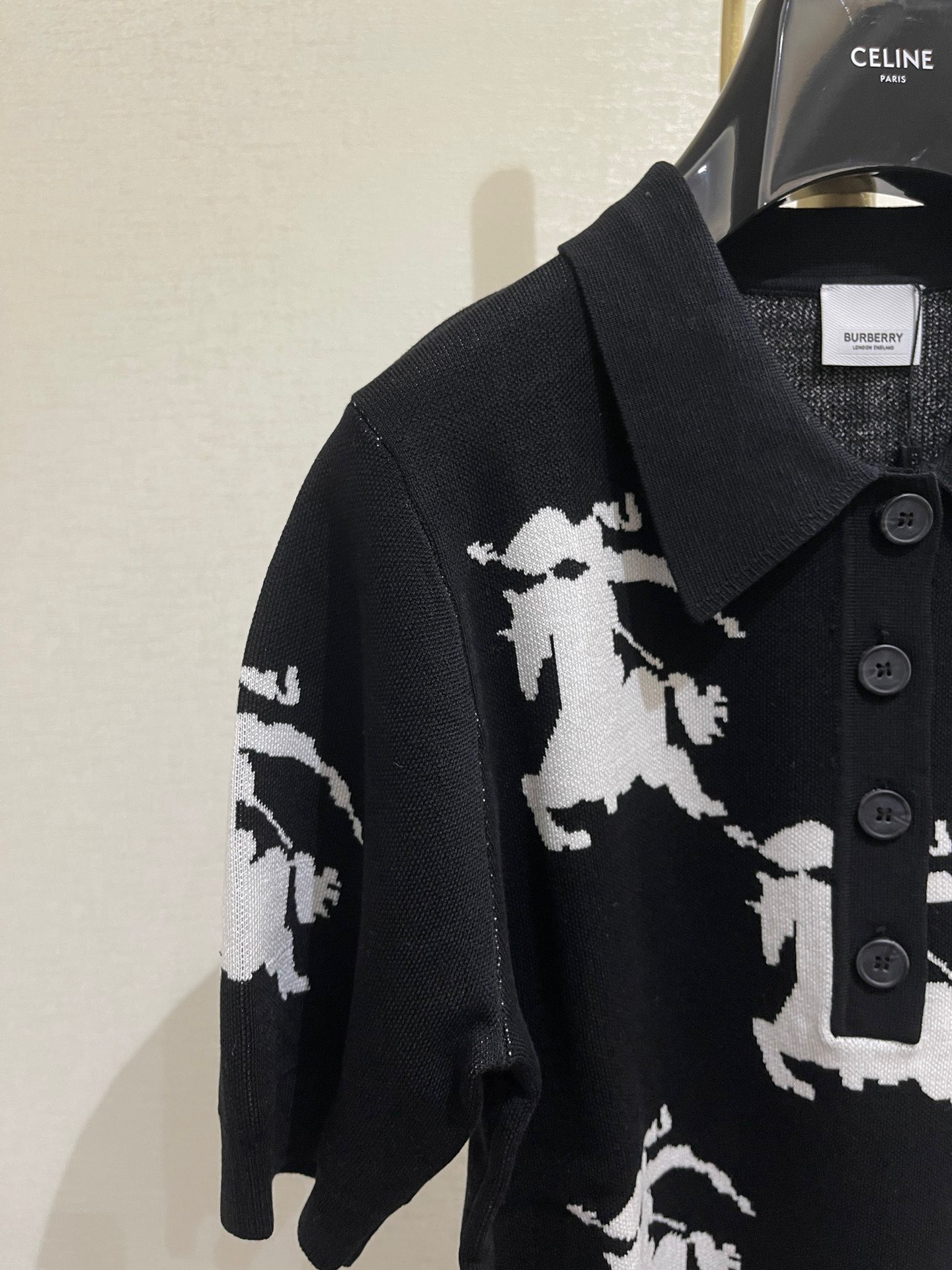 9EF6470B-835F-4F1D-A272-EB6545370105