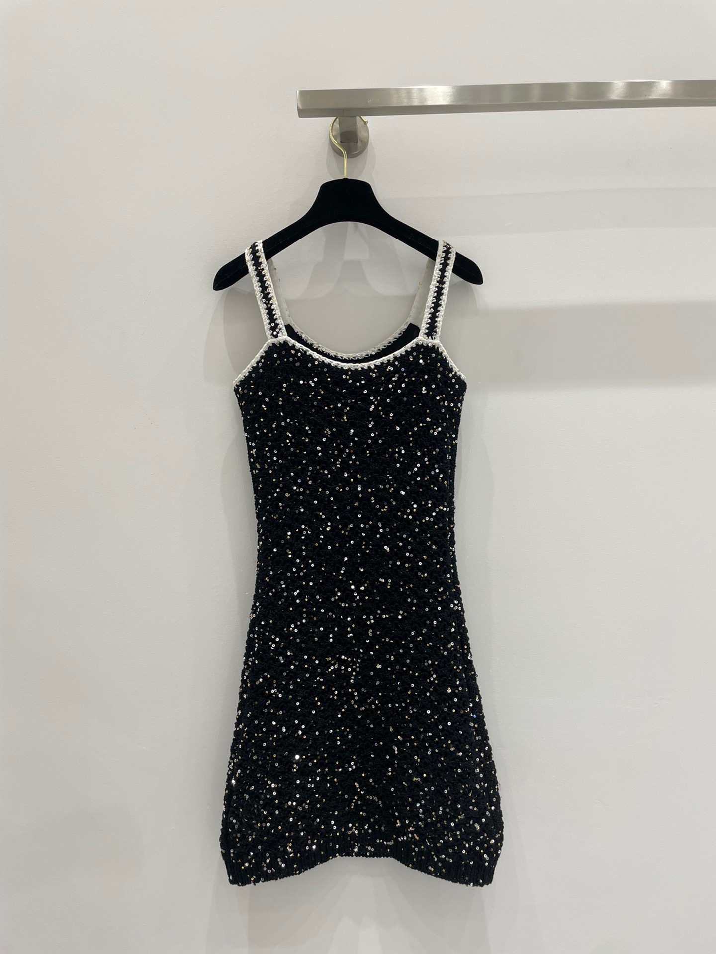 F4CB2FB7-44B9-4C80-B40E-7765710FF5E5