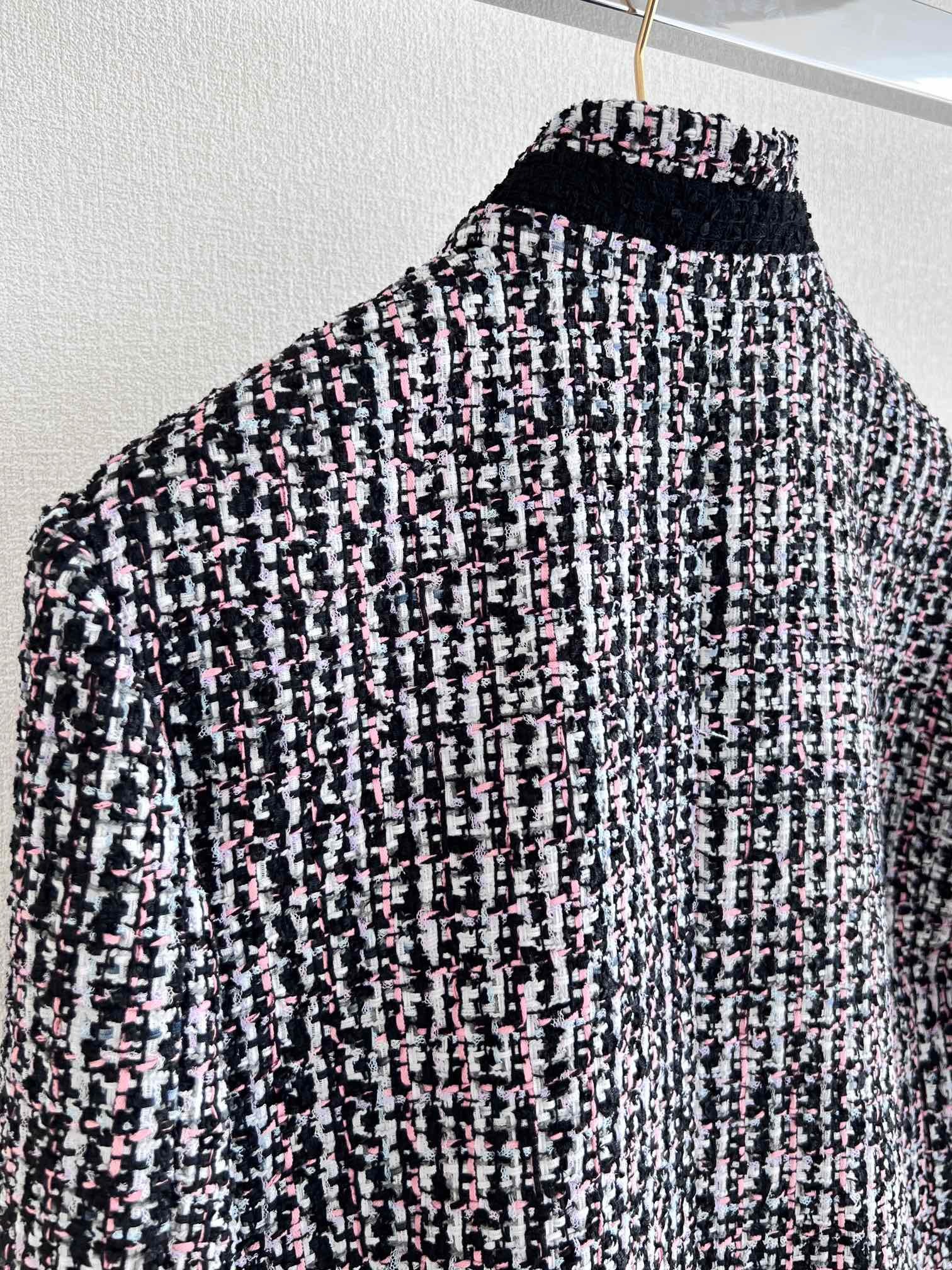 70703678-54CC-4CB1-B128-ECCB3C0E0496