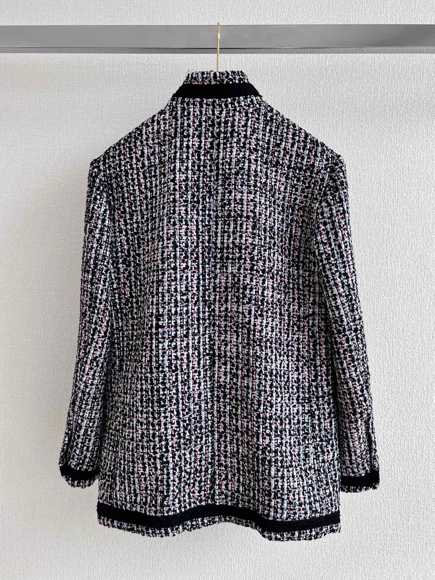 D06B2B72-67B3-4D68-8906-99677D93D24C