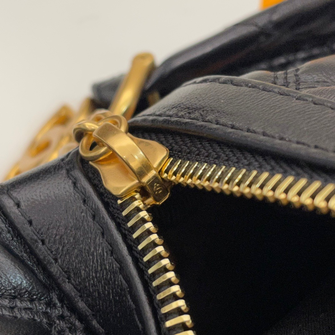 64B3DED8-E7FC-4E9D-B701-5BC6AEEFBC70