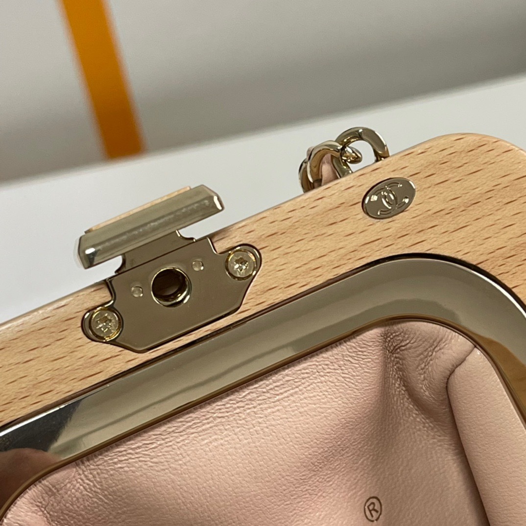 DFCC0E77-749B-437F-B602-03ED1B9BF48C