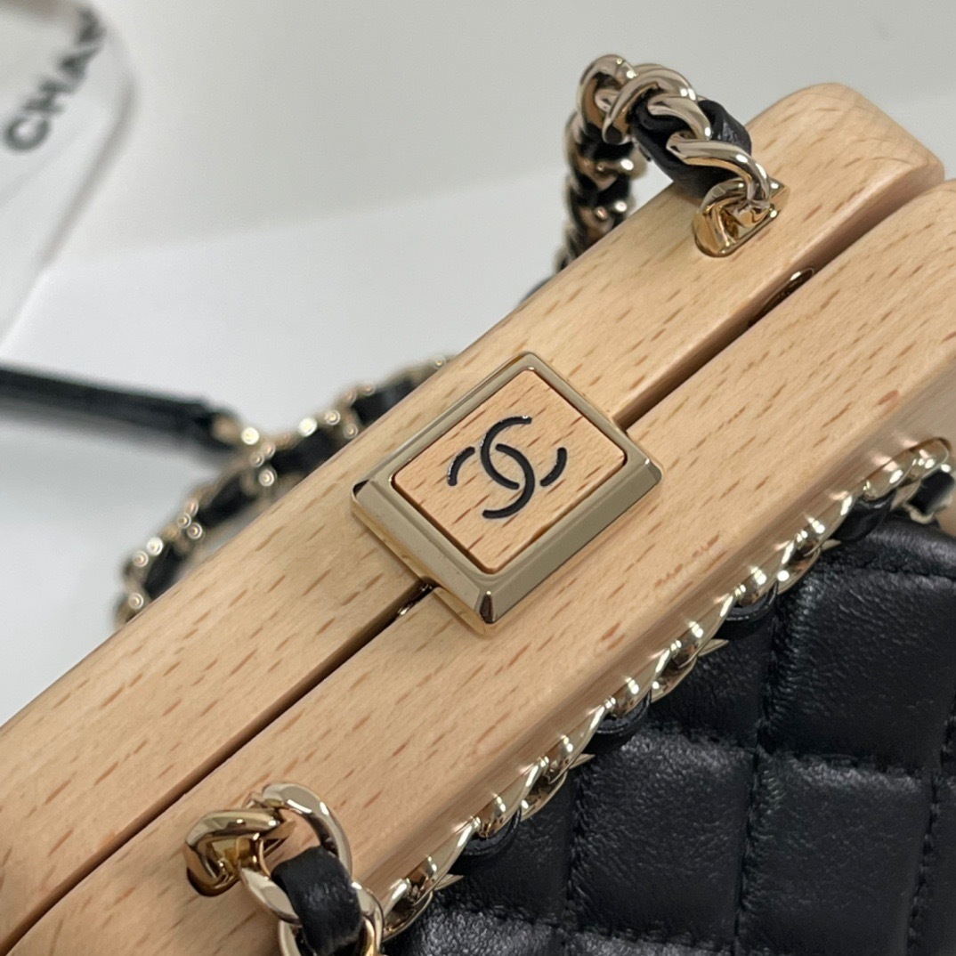 8A380048-8BF8-4629-9BA5-B400276409A0