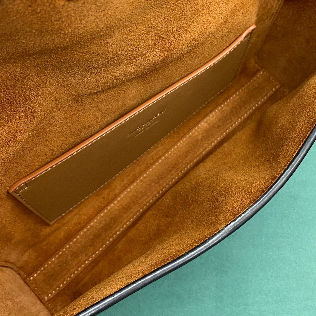 8DDB390A-203A-4994-8E60-2C17C811E8B5