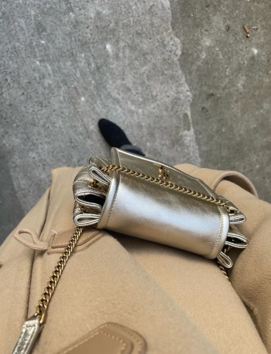 EE1243AA-2D6F-4E8E-BF9C-0CE9F8C6A1C9