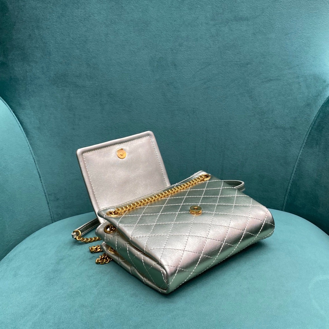 C5672B89-063D-4A69-ADDC-C1EC7F958832