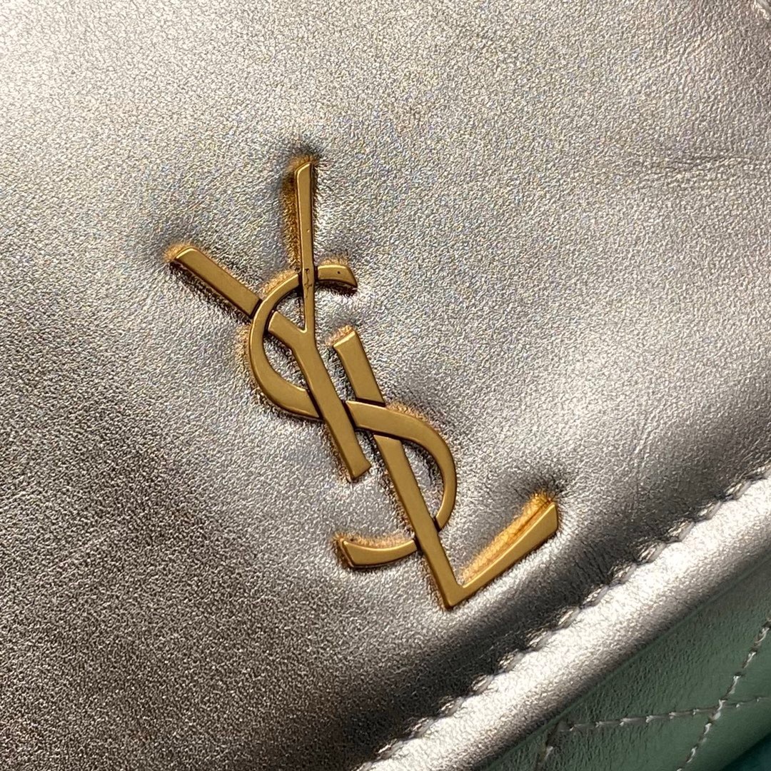 D4D063E6-529C-4FF8-961E-AF8C396329D8