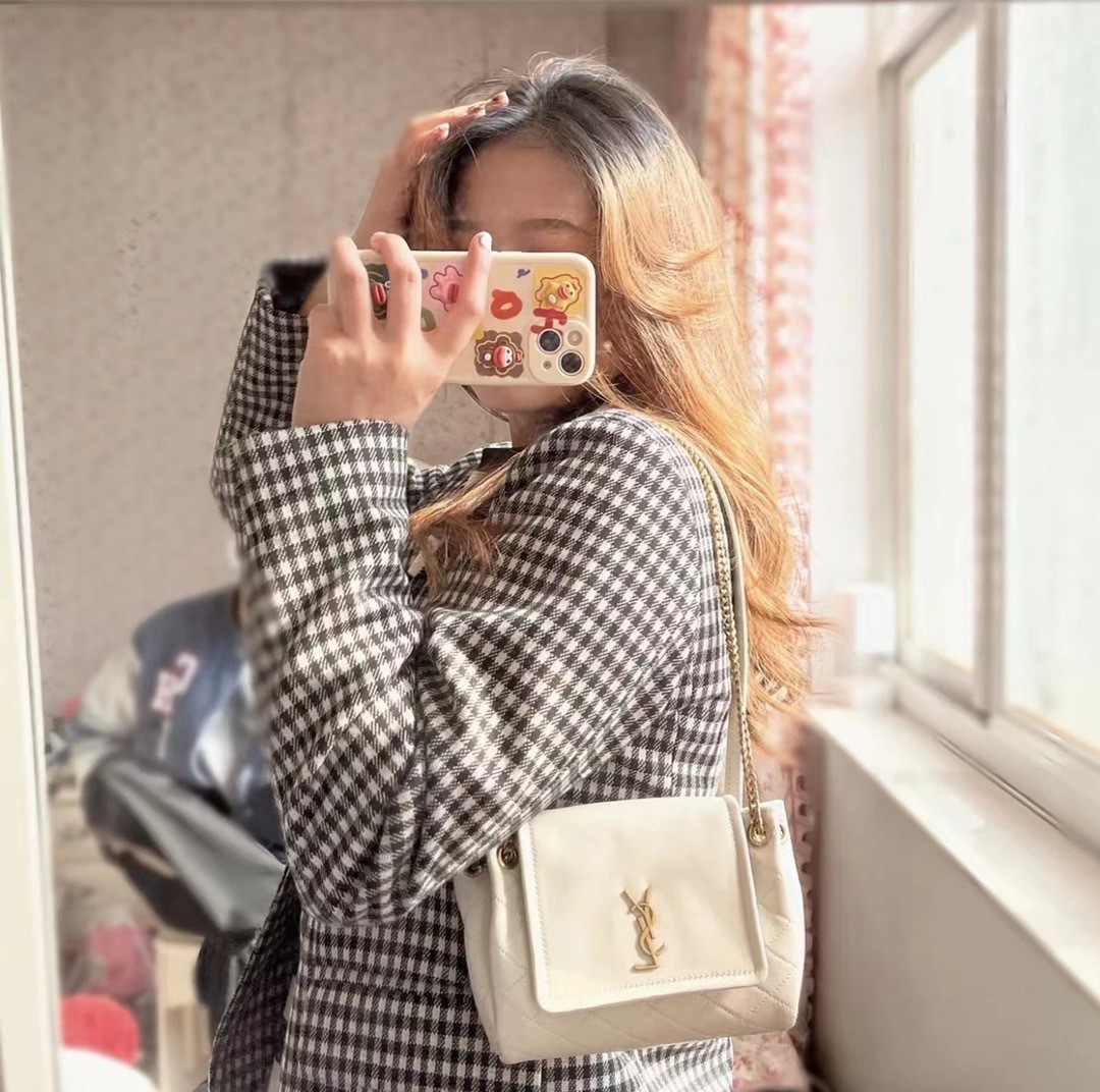 699B20B6-EEE7-477E-8108-970905081770