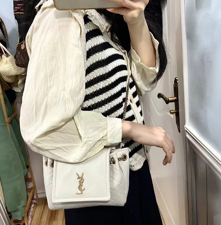 24D0F863-1F94-430A-B579-FC0DF3D702A5