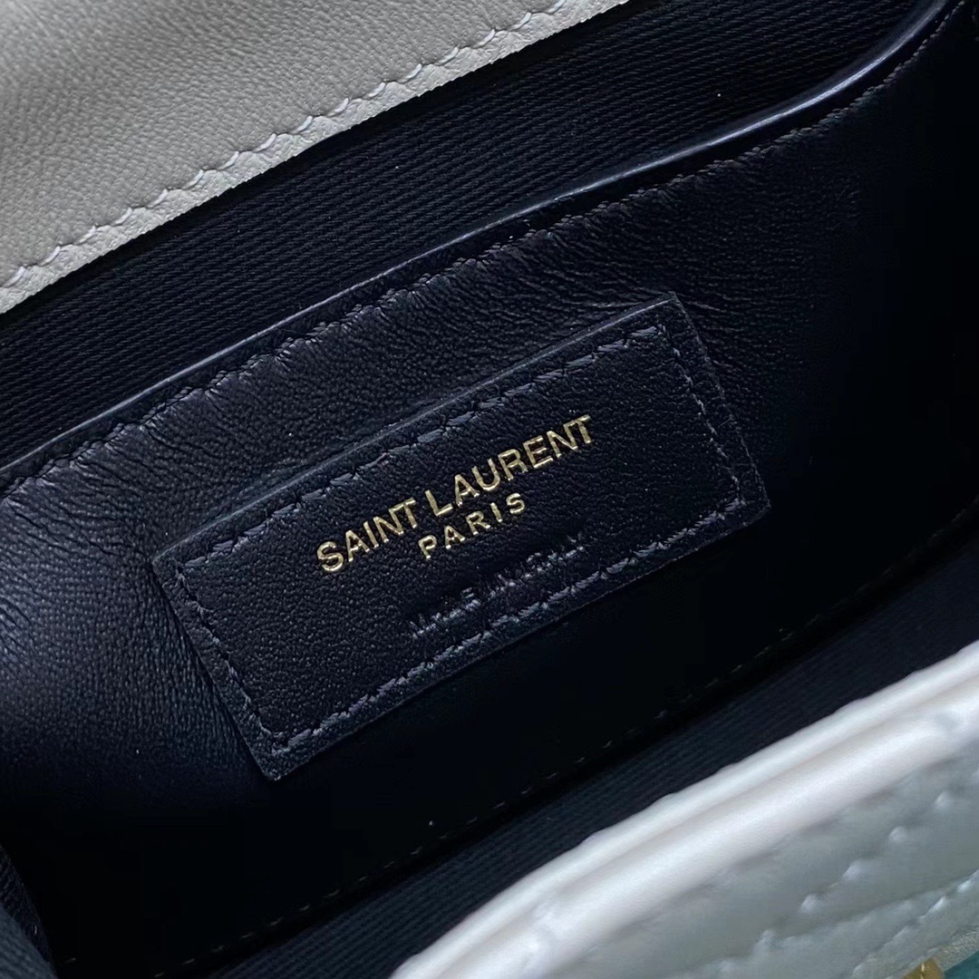 8EA266D1-E793-4EEB-95BB-02494D125094