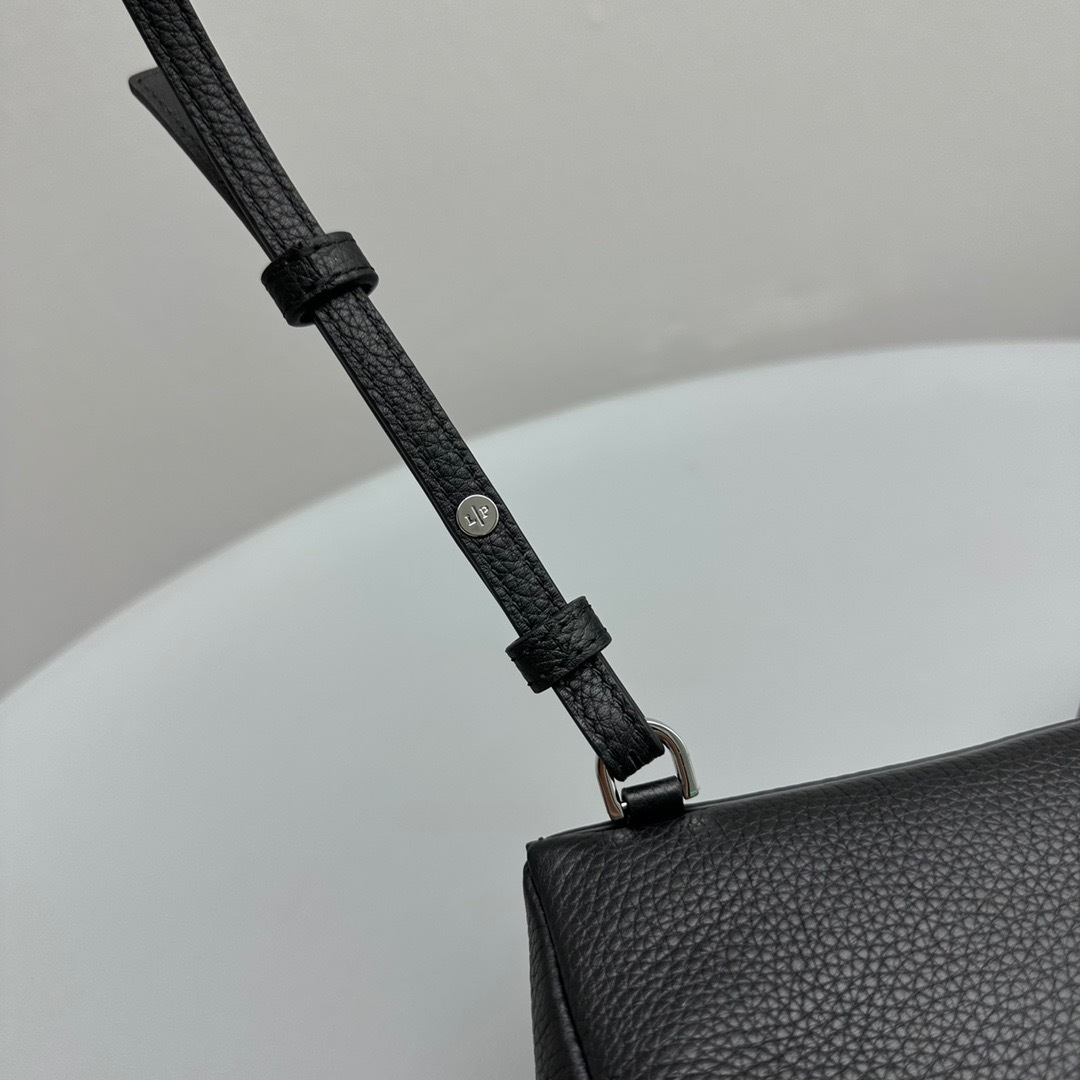 F08DF679-ED6C-4717-B8A5-97B1569EE8C3