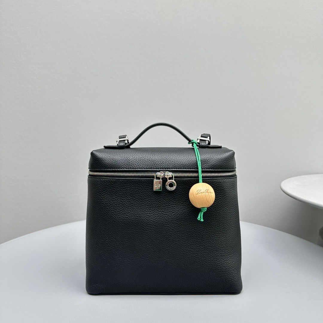 12698143-2531-4215-A43A-C7F9A878C0F7