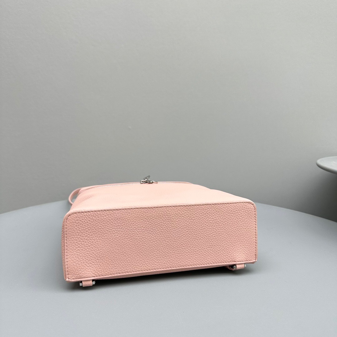 8B8DCB79-E7FB-4E88-9B0E-1175F9662728