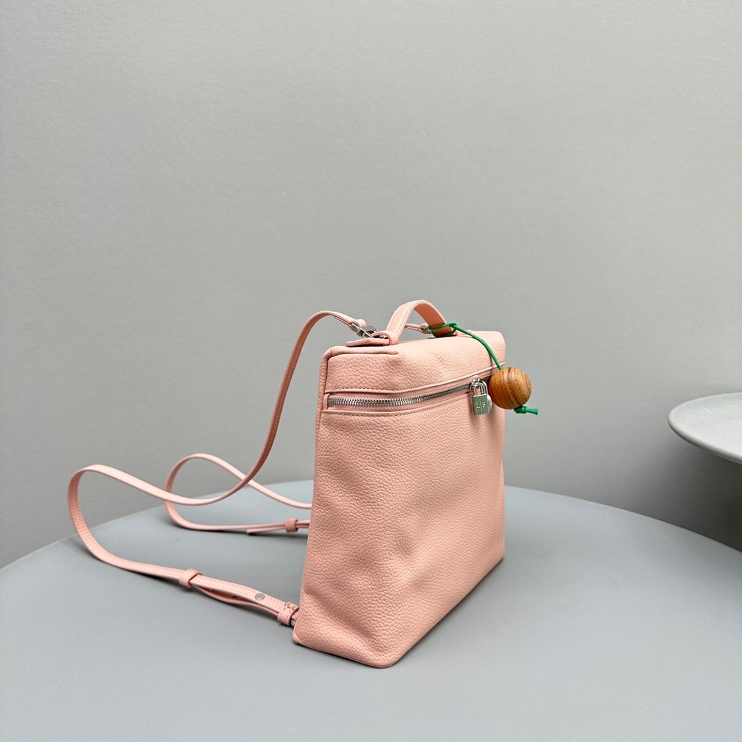 52002641-2D8B-41FF-B698-95654729160E