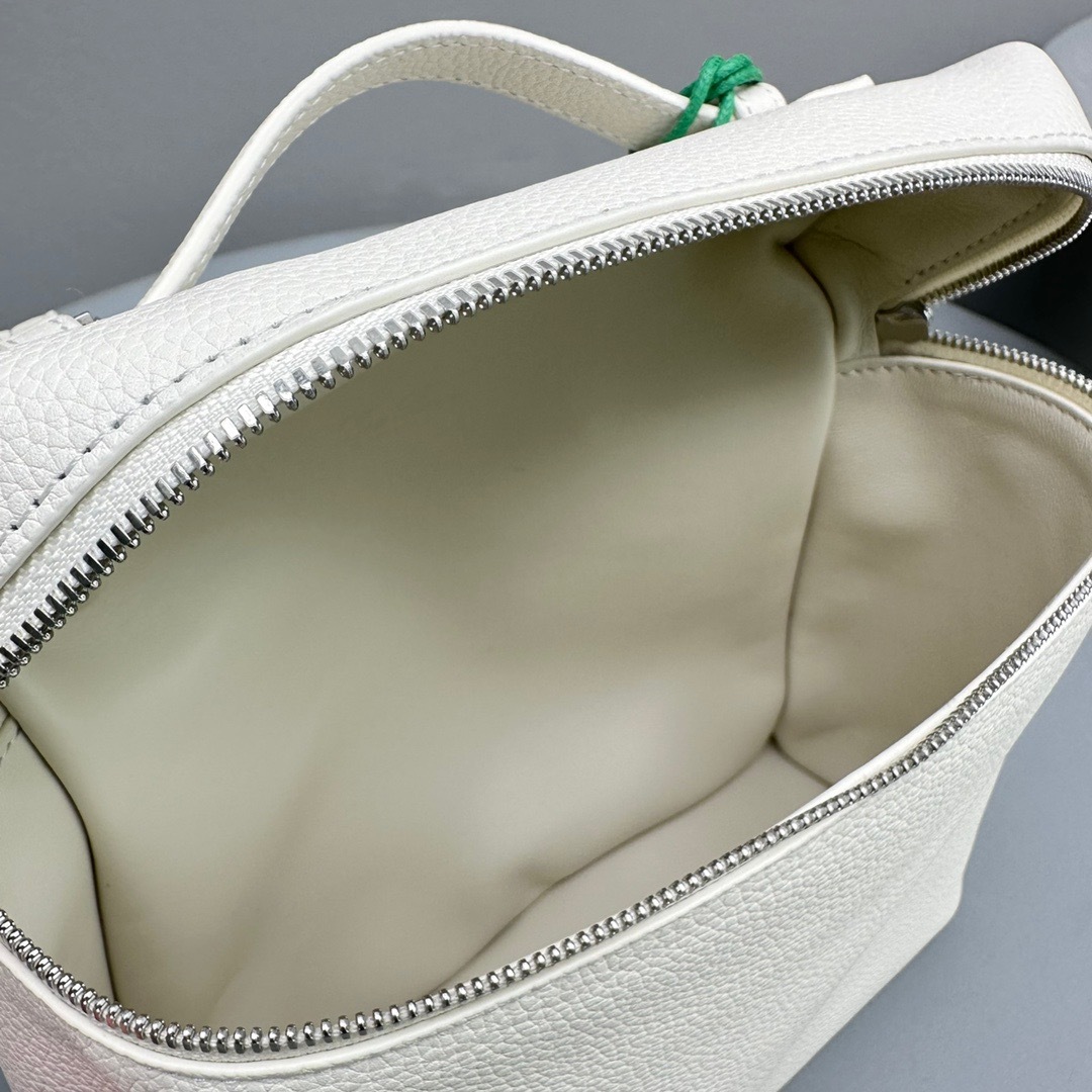 1534F53E-606B-4CB0-A168-8A4D47124D0C