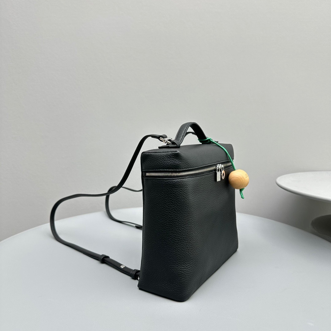 A663C8B8-FB17-4410-83DF-7BF04F995494