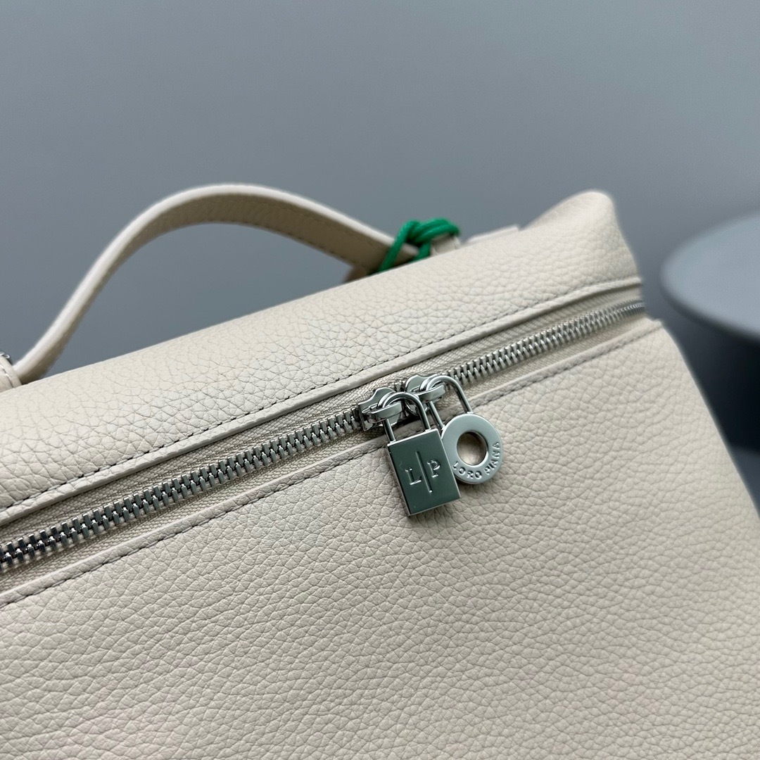 C5815235-0BD3-4F3B-8142-33CC43095927