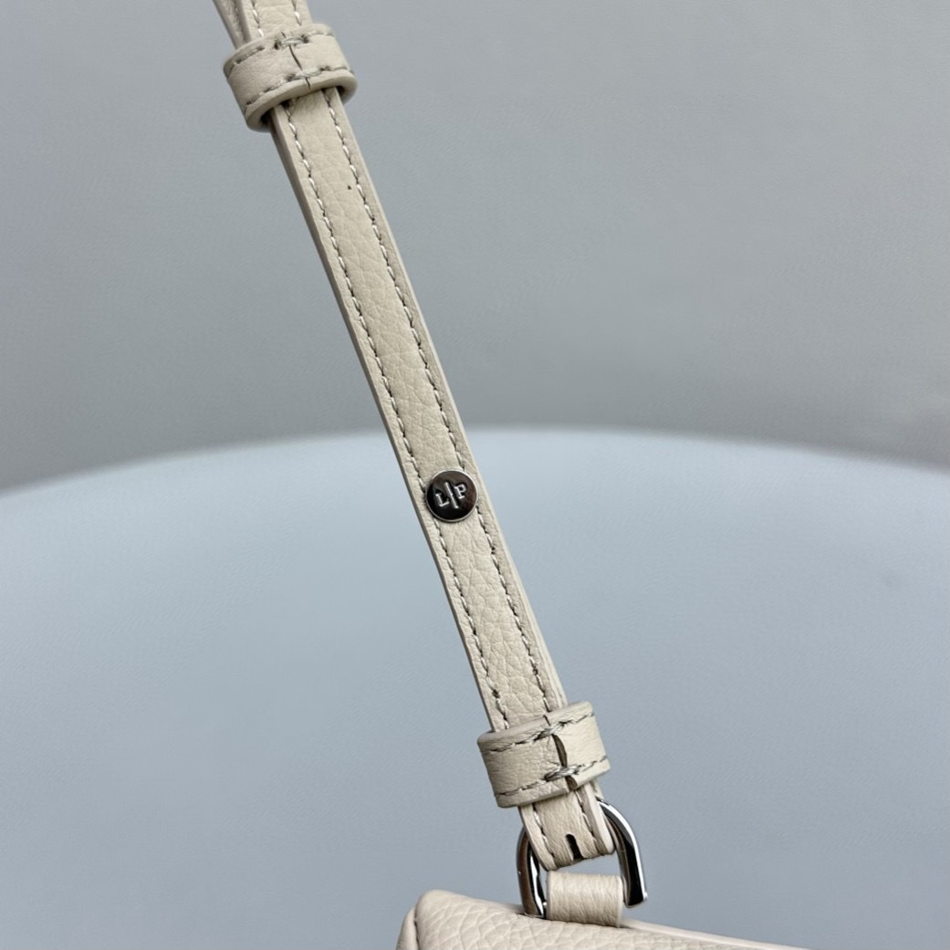 DBD47CAA-8BF3-4FC5-A03B-EF6FCA2FB41A