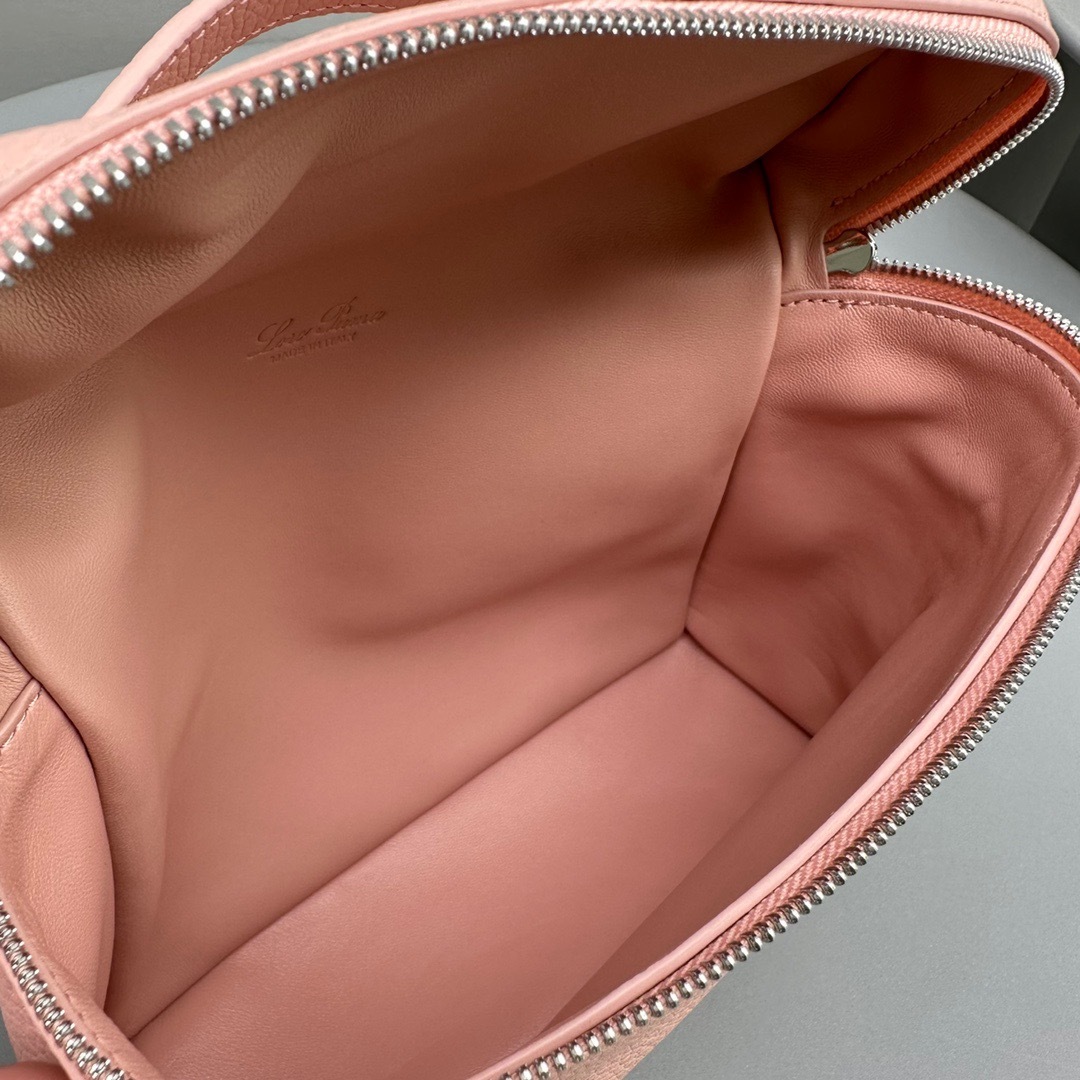 1E6676CA-6A03-4CD4-BA40-5D64C8F4779F