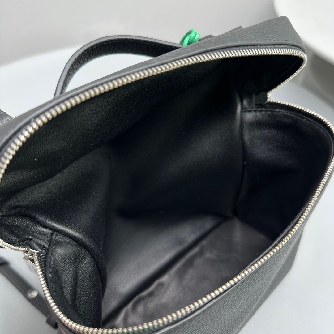 D8EE69F1-CE33-4701-A035-97253C262057